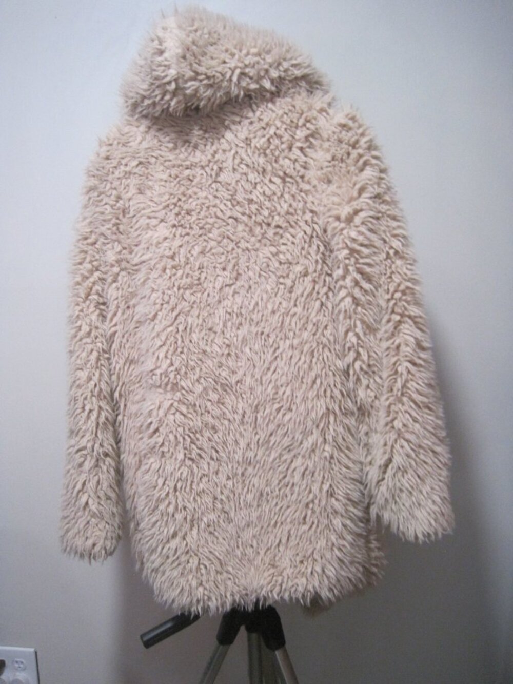 Love Tree Womens Jacket Size Small Beige Faux Fur Open Front Coat Oversized - Picture 5 of 8